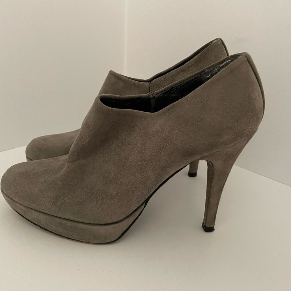 Stuart Weitzman Taupe Suede Platform Heels Size 5.5